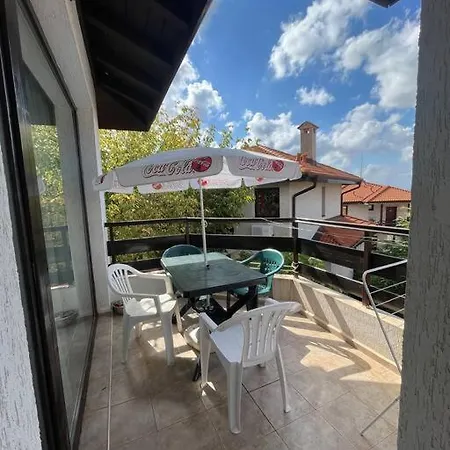 1 Bedroom In Bay View Apartment Kosharitsa